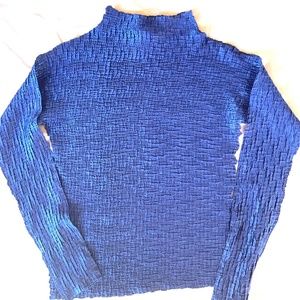 The Wonder-Tee Blue Long Sleeve Pullover Top Sz M